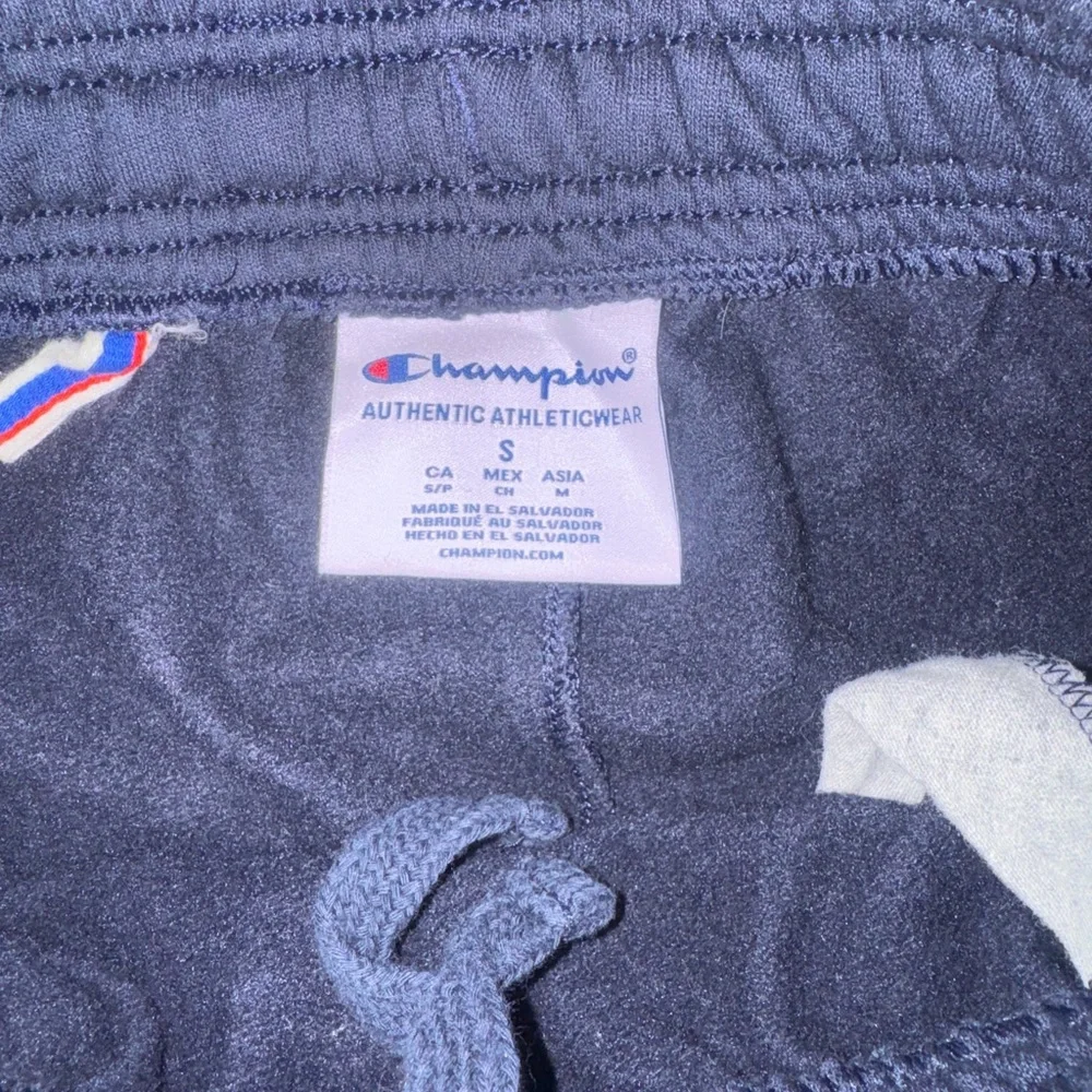 Champion sweatpants Navy. Used, good condition. Size small - Picture 3 of 3
